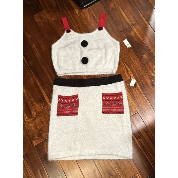 Women’s Christmas Outfit XL Tank Top and L Skirt Set Soft Fuzzy No Boundaries - Picture 1 of 16